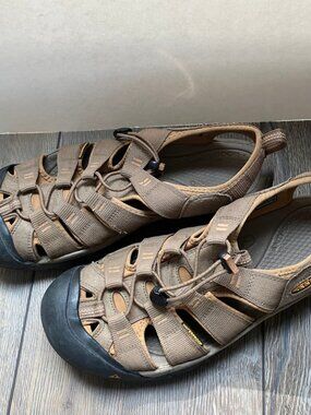 Men's Keen Newport Hiking Sandals in Size 11.5